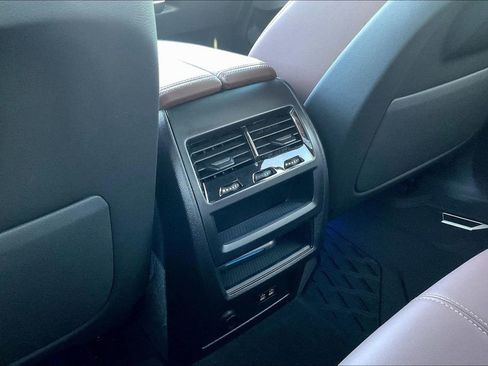 Used 2025 BMW X5 xDrive50e image 10