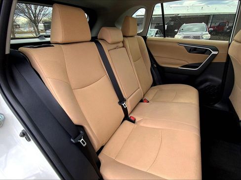 Used 2022 Toyota RAV4 LE AWD/4WD image 26