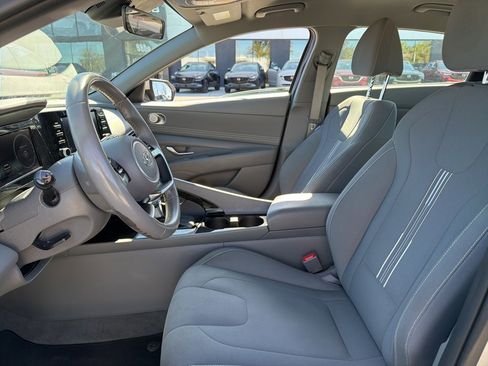 Used 2021 Hyundai Elantra SEL w/ Convenience Package image 2