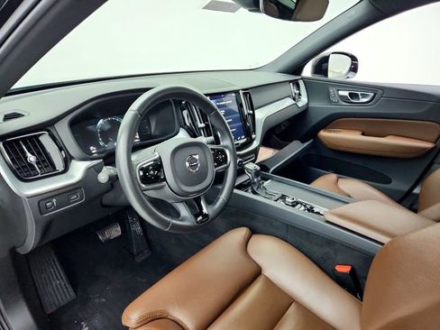 Used 2019 Volvo XC60 T5 Momentum w/ Premium Package image 14