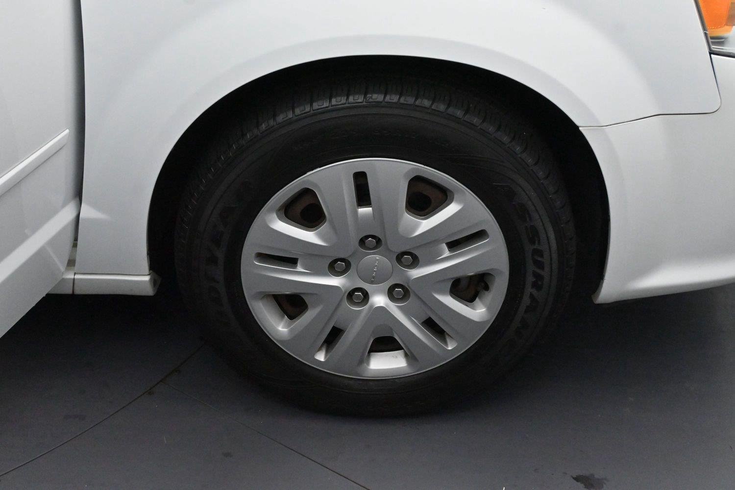 Used 2017 Dodge Grand Caravan SE FWD image 26