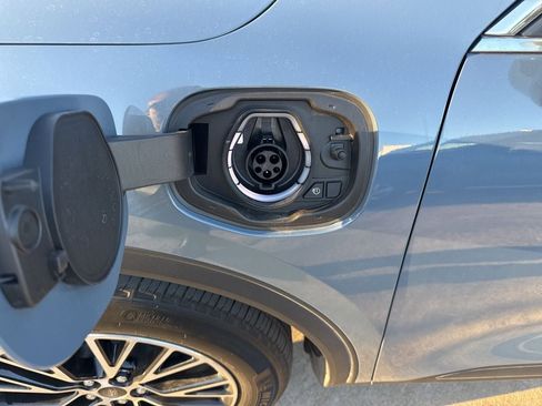 Used 2025 Ford Escape Base image 5