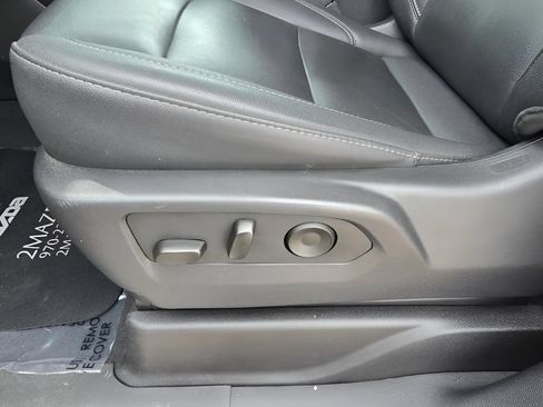 Used 2025 Chevrolet Suburban Z71 AWD/4WD image 23