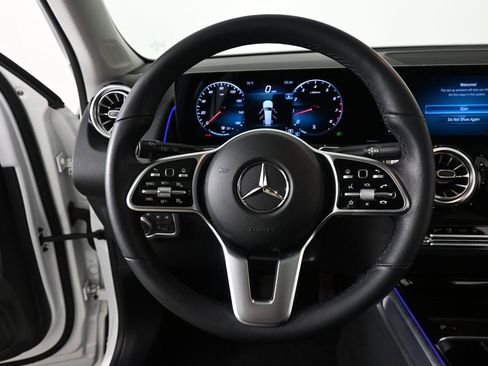 Used 2022 Mercedes-Benz GLB 250 image 2