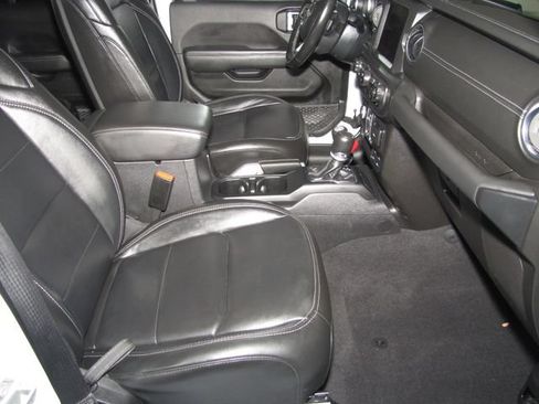Used 2022 Jeep Wrangler Unlimited Sahara w/ Cold Weather Group AWD/4WD image 20