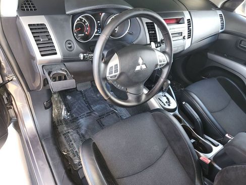Used 2010 Mitsubishi Outlander XLS image 11