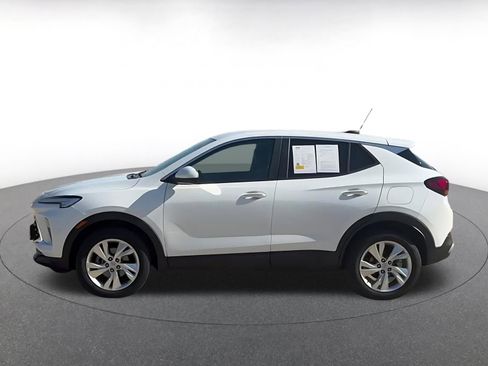 Used 2025 Buick Encore GX Preferred AWD/4WD image 9