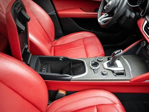 Used 2021 Alfa Romeo Stelvio Ti w/ Premium Package image 22