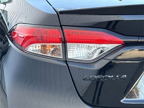 Used 2022 Toyota Corolla SE image 6
