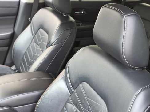 Used 2024 Nissan Pathfinder Platinum image 21