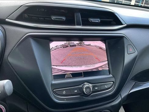 Used 2023 Chevrolet TrailBlazer LT FWD image 13