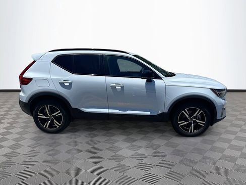 Used 2024 Volvo XC40 B5 Core AWD/4WD image 5