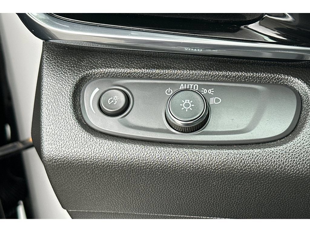Used 2024 Buick Envista Avenir FWD image 30