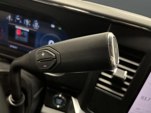 Used 2025 Ford F350 Lariat w/ Black Appearance Package image 23