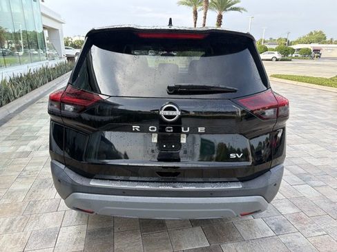 Used 2022 Nissan Rogue SV FWD image 3