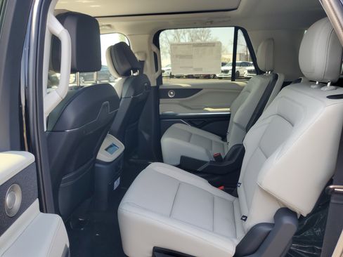 New 2026 Lincoln Navigator L Reserve AWD/4WD image 27