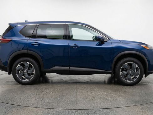 Used 2025 Nissan Rogue SV AWD/4WD image 11