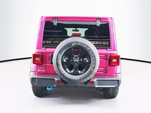 Used 2022 Jeep Wrangler Unlimited Sahara w/ Cold Weather Group AWD/4WD image 10