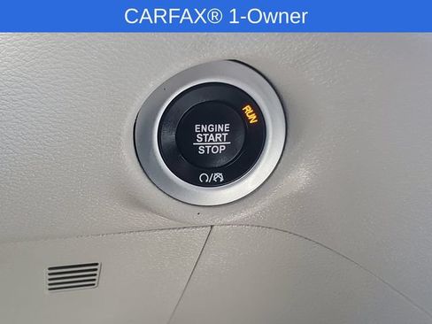 Used 2024 Chrysler Pacifica Touring-L FWD image 16