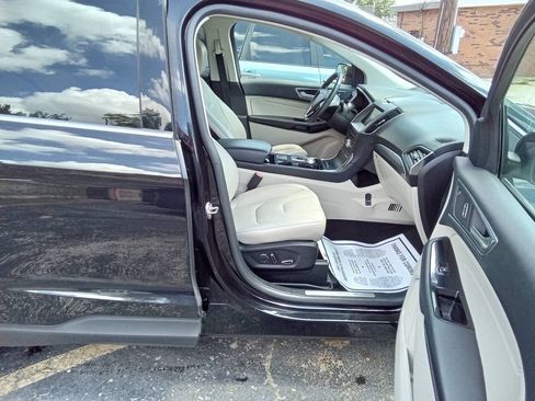 Used 2019 Ford Edge Titanium FWD image 4