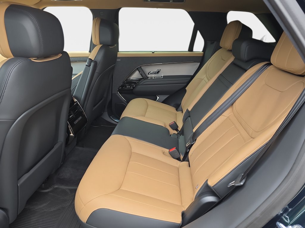 New 2026 Land Rover Range Rover Sport Dynamic SE AWD/4WD image 11