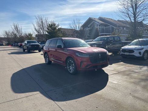 New 2026 Lincoln Aviator AWD w/ Jet Appearance Package image 3