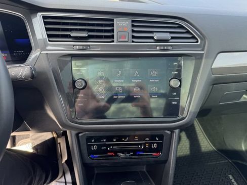 Used 2023 Volkswagen Tiguan SE w/ Panoramic Sunroof Package AWD/4WD image 19