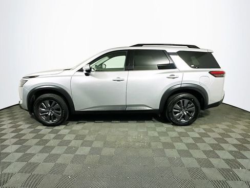 Used 2024 Nissan Pathfinder SV image 5