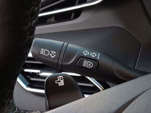 Certified 2023 Chevrolet Bolt EUV LT w/ Comfort Package image 24