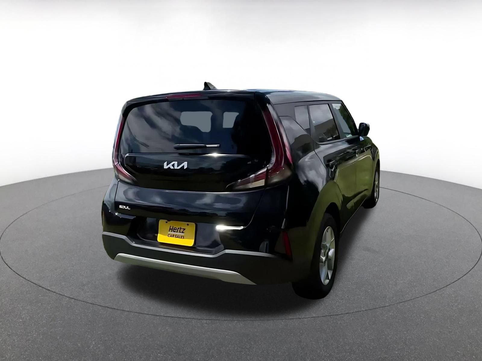 Used 2025 Kia Soul LX w/ LX Technology Package FWD image 14