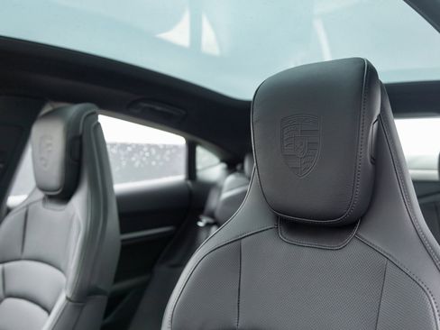 Used 2025 Porsche Taycan image 23