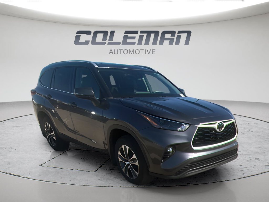 Used 2022 Toyota Highlander XLE AWD/4WD image 26
