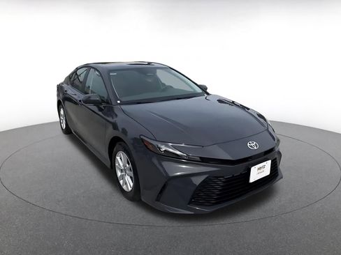 Used 2025 Toyota Camry LE image 3