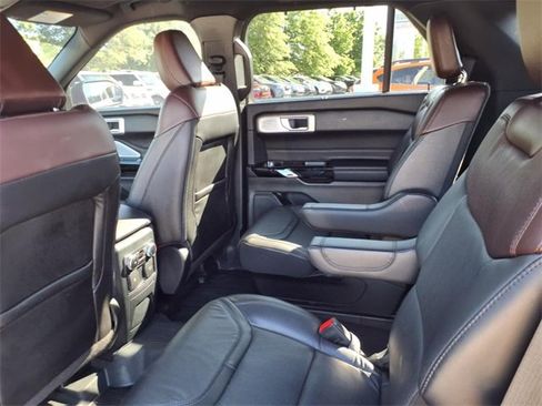 Used 2022 Ford Explorer Platinum w/ Technology Package image 6