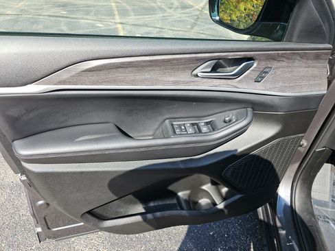 Used 2024 Jeep Grand Cherokee L Limited AWD/4WD image 19