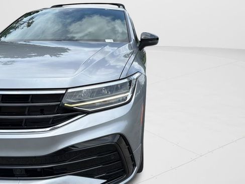 Certified 2022 Volkswagen Tiguan SE R-Line FWD image 33