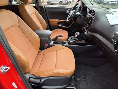 Certified 2025 Kia Soul EX image 14