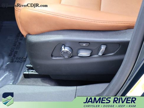 Used 2024 Cadillac XT4 Sport FWD image 23