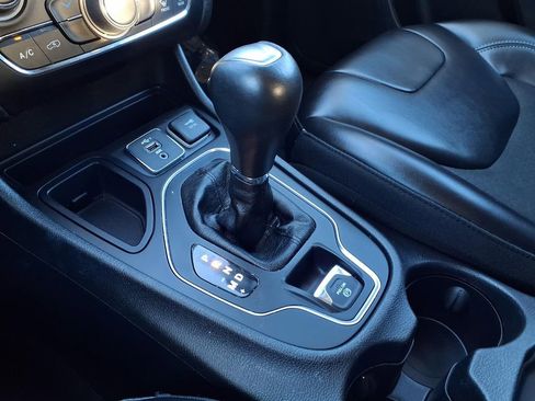 Used 2019 Jeep Cherokee Latitude Plus image 21