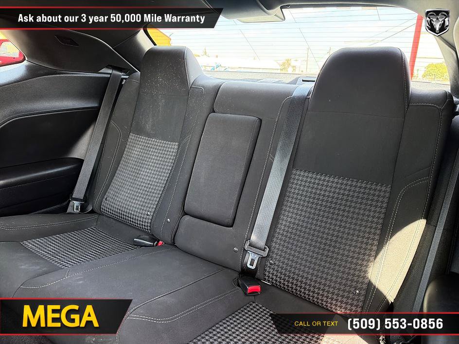 Used 2018 Dodge Challenger SXT w/ Driver Convenience Group RWD image 13