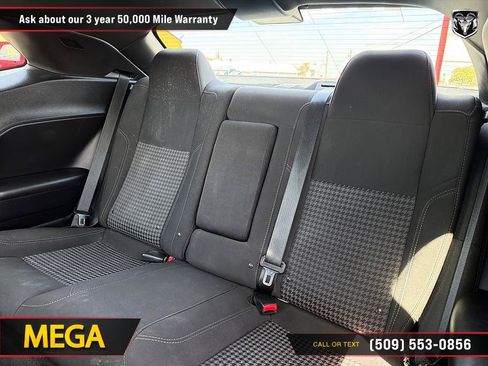 Used 2018 Dodge Challenger SXT w/ Driver Convenience Group RWD image 13