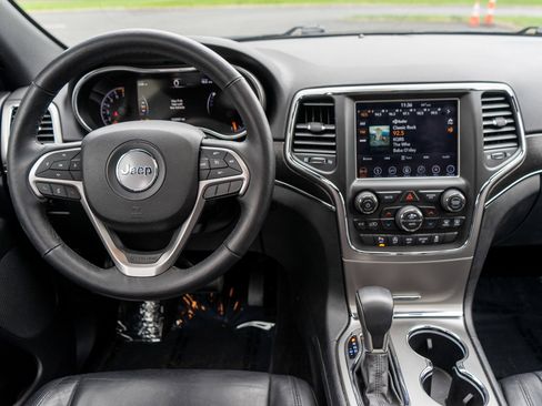 Used 2018 Jeep Grand Cherokee Limited AWD/4WD image 13