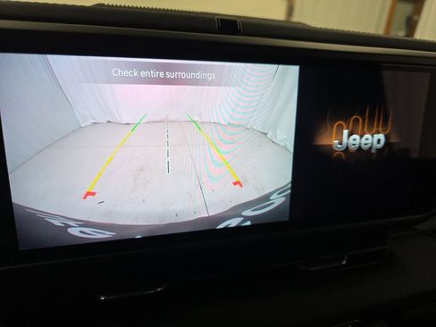 Used 2025 Jeep Wrangler Unlimited Sahara AWD/4WD image 20