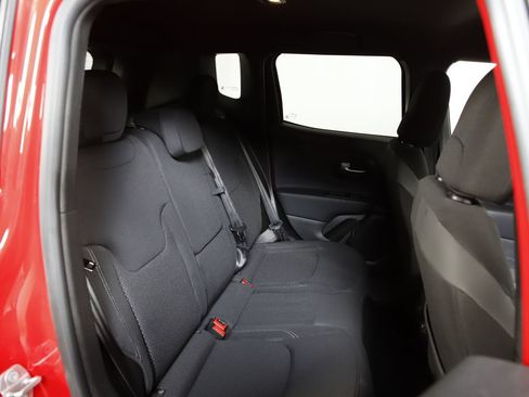 Used 2022 Jeep Renegade Altitude w/ Convenience Group AWD/4WD image 9