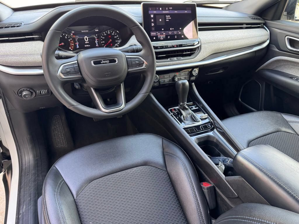 Used 2024 Jeep Compass Latitude AWD/4WD image 2