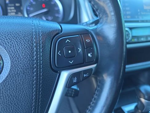 Used 2018 Toyota Highlander XLE FWD image 23