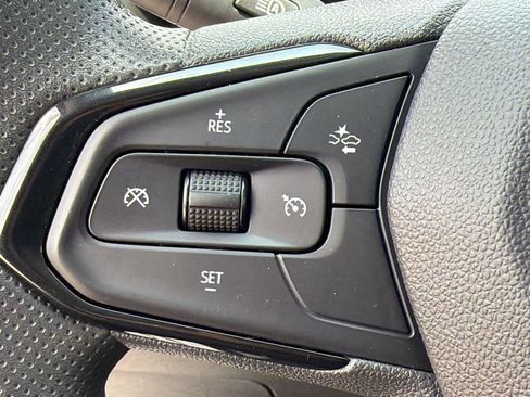Used 2025 Chevrolet Trax LT FWD image 17