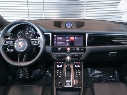 Certified 2026 Porsche Macan AWD/4WD image 15