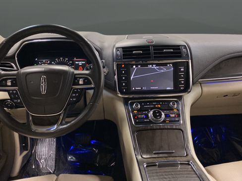 Used 2018 Lincoln Continental Reserve AWD/4WD image 11
