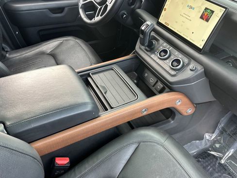 Used 2024 Land Rover Defender 110 X image 32